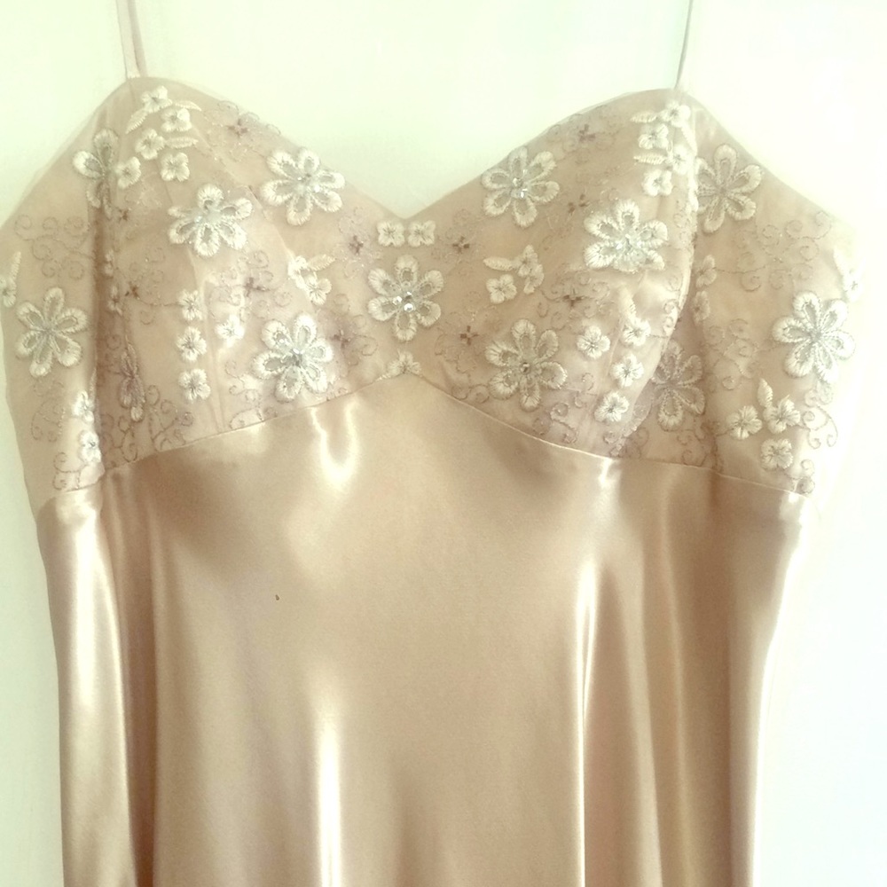 Evening gown perfect for prom or even homecoming